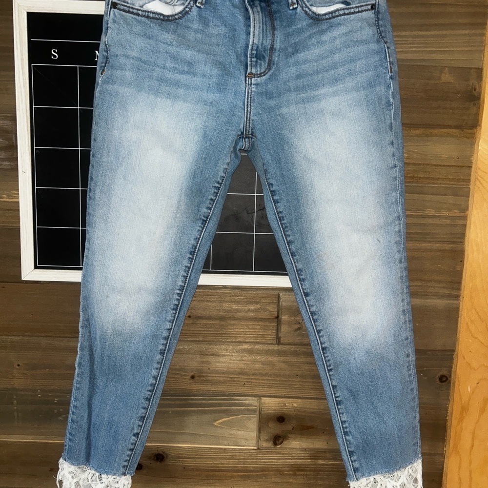 DRIFTWOOD Light Blue Cropped Jeans with Frayed Hem